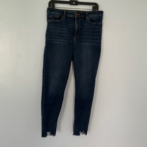 Skinny High Waist w/distressed bottom